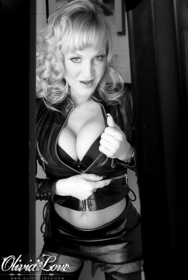 Hot milf Olivia Love