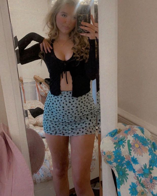 Stunning blonde Phoebe