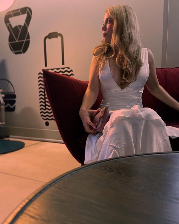 Honestly Rose should just walk around topless, she needs to let those perfect tits out to play...