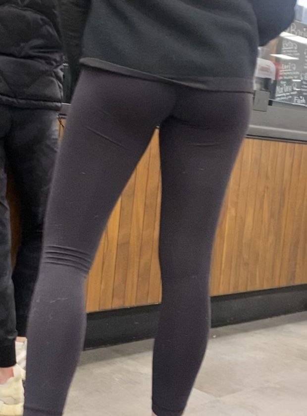 Hot ass in Starbucks line