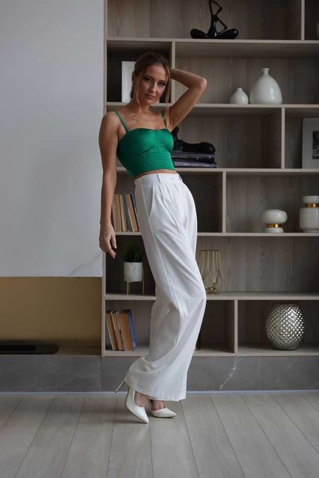 Classy MILF model
