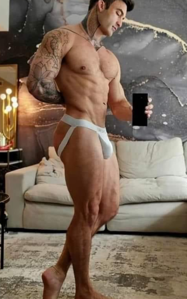 Hunk selfie