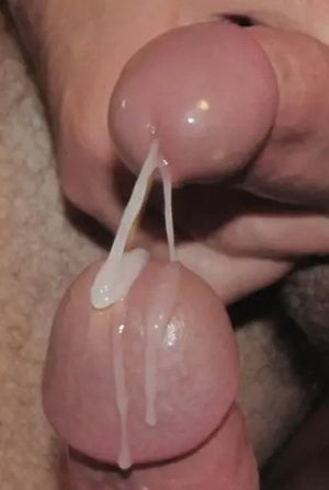 I had a 65 yr old man do this to me at a nude beach❤️