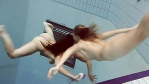 babes play under the water