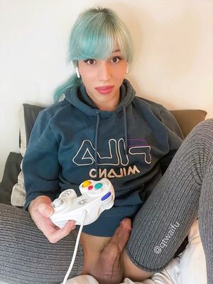 tell me the best site to find new 2023 TS/shemale pics? comments?