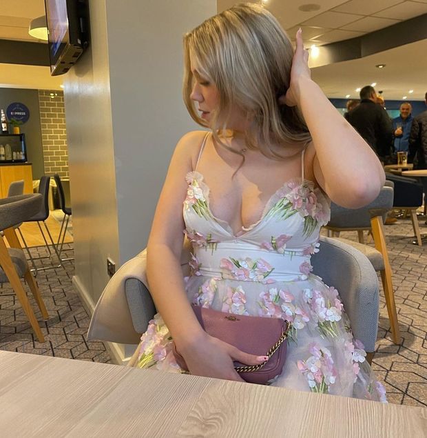 Now would be the perfect time to fuck Rose before her cuck boyfriend turns up
