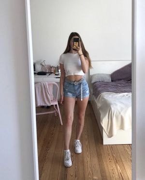 Sexy lil teenslut Lisa