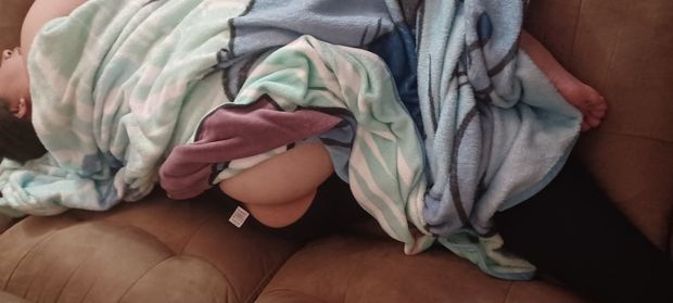 4 hour fuck session has her ass asleep. More pics coming...