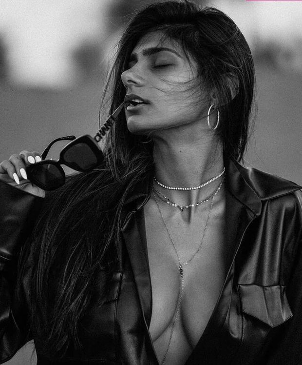 Mia Khalifa stunning in black and white...