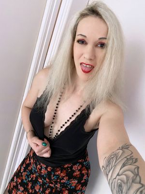 Wish you a nice monday my pervs (passez un bon lundi mes pervers)