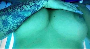 Perfect tits in tanning bed