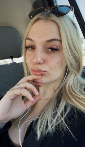 Keyra selfie finger under lip