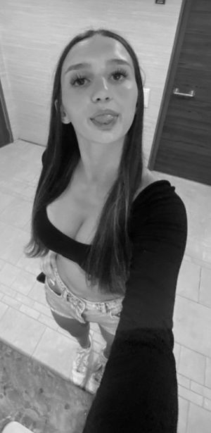 Alexa black & white tongue out