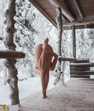 Sexy winter contortion