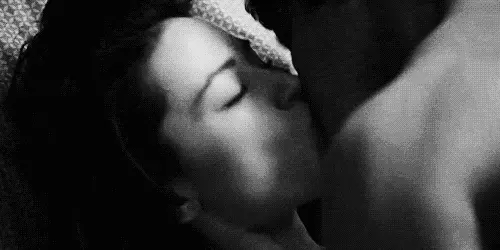 couple kissing