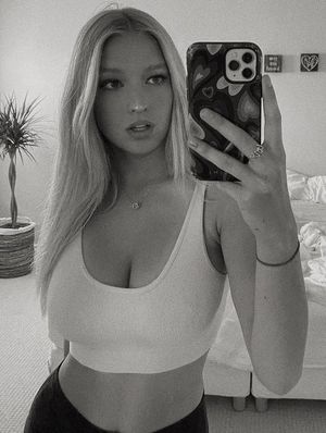 Emma black & white selfie