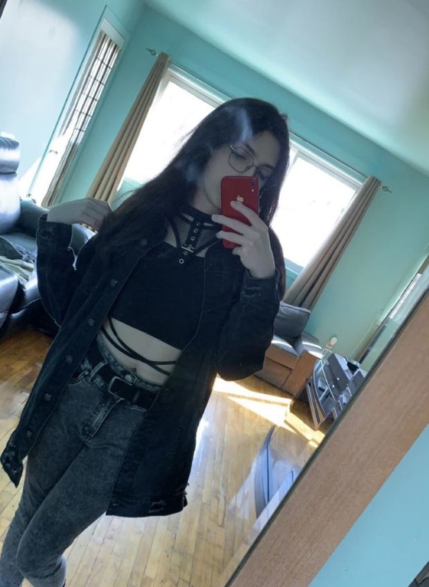 Stunning emo in need of a good fucking...