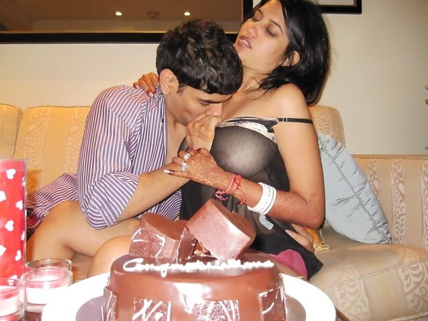 Desi wife wants to make a sextape on honeymoon