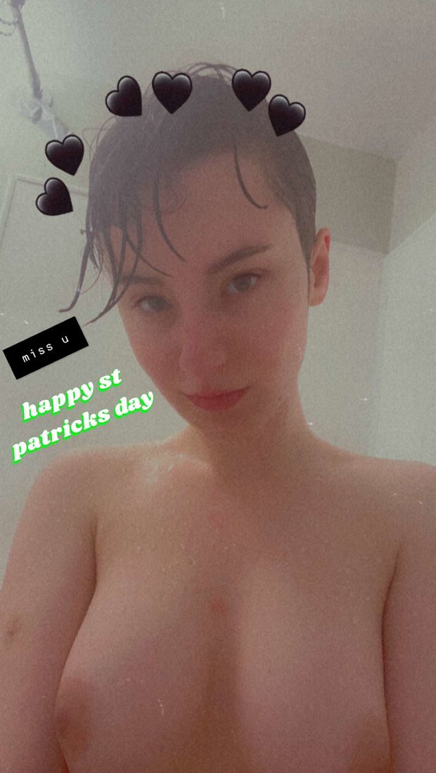 Gorgeous babe showers for you