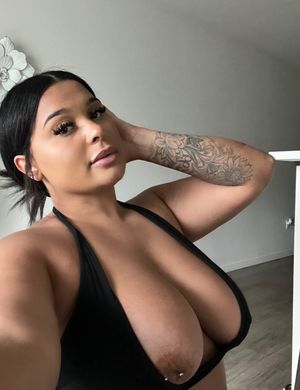 Gorgeous ebony queen pierced nipple slip