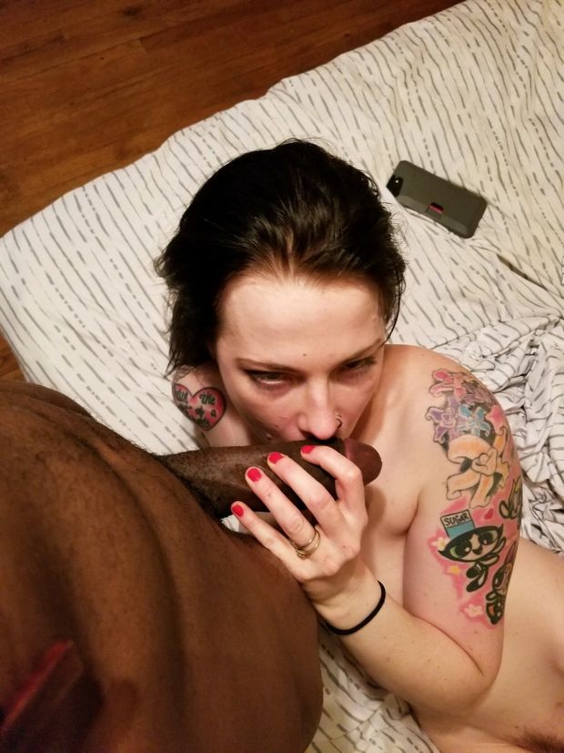 Tattooed amateur brunette blowing a BBC
