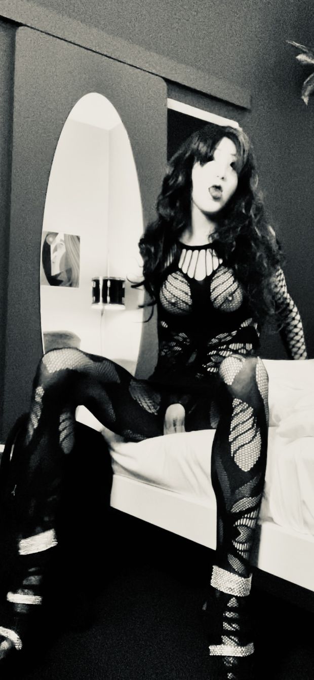 Bitch spread wide open