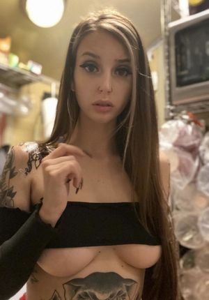Barista Nicole: best underboob ever