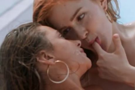 Cumkissing slutbunnies