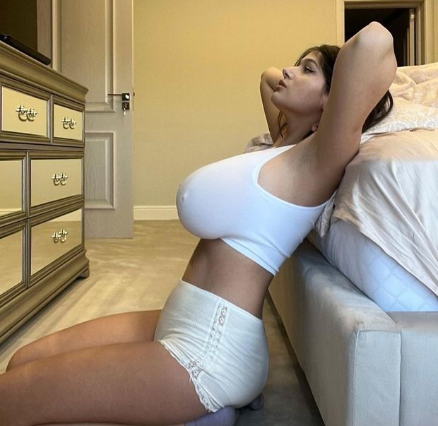 Julia side on pokies