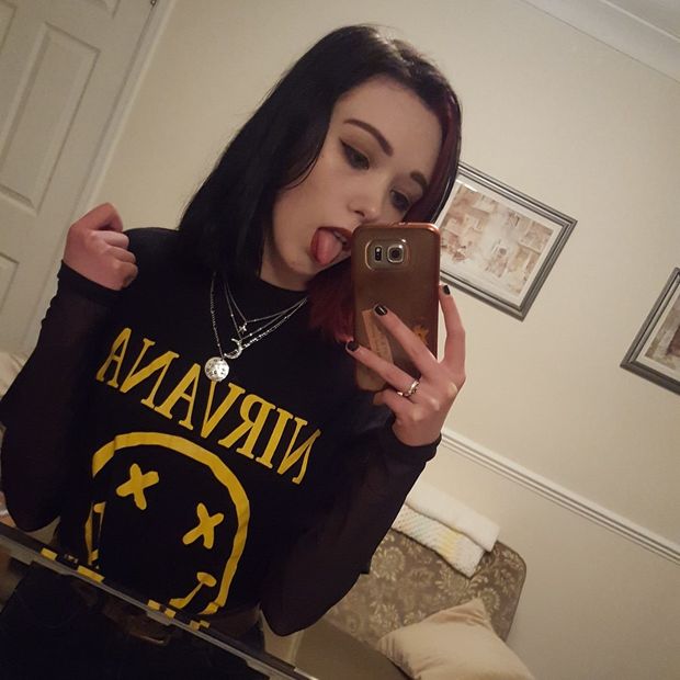Cute emo gf in need of a mouth full of dick...