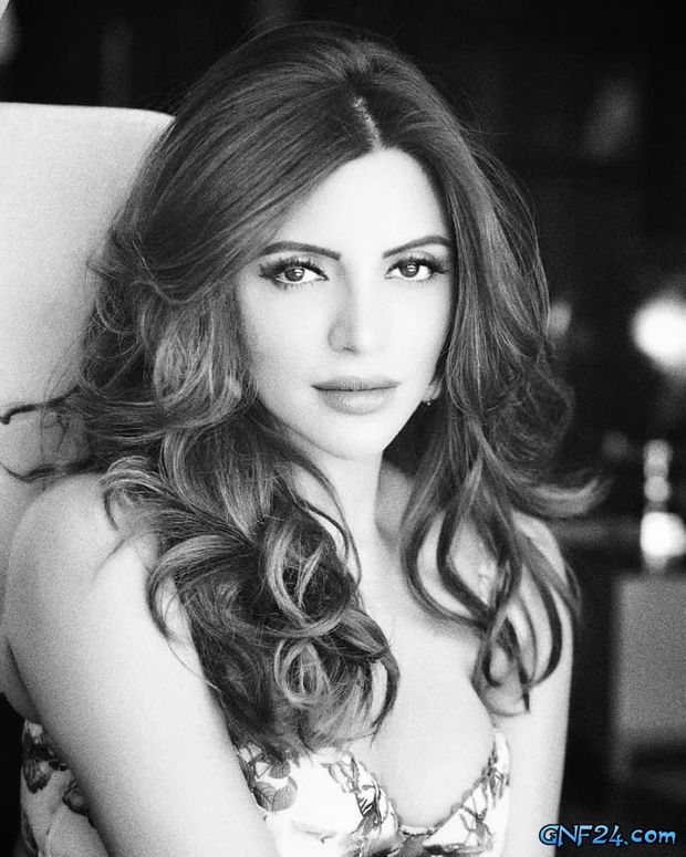 Such a stunning woman
