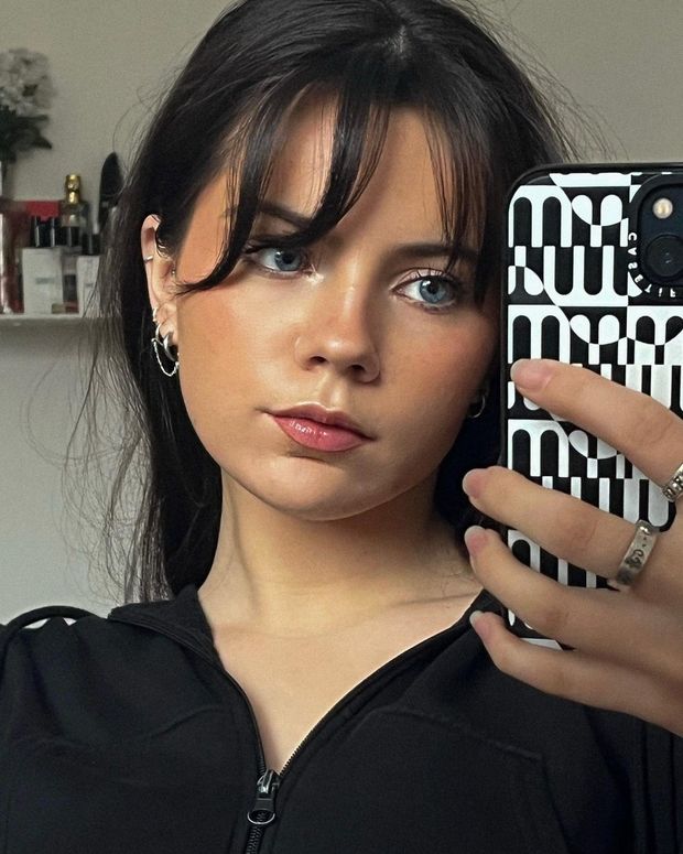 That pretty face needs ruining with cum...