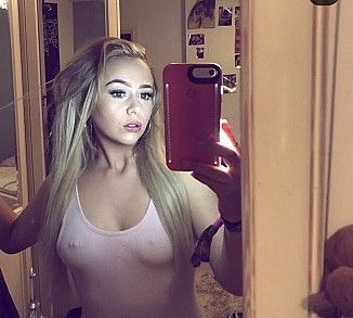 Cute Teen's Pokies
