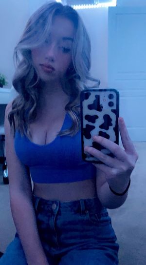 Quincy blue top selfie
