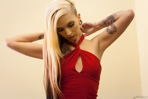 Very long hair - Sierra Cure