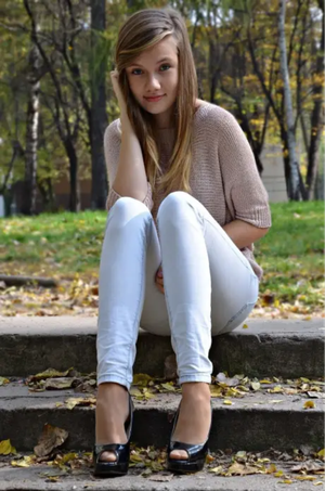 Daddy, I let you fuck me tonight if you jerk off and cum on my feet here. Cum twice for my ass. (he will never make it twice hahaha)