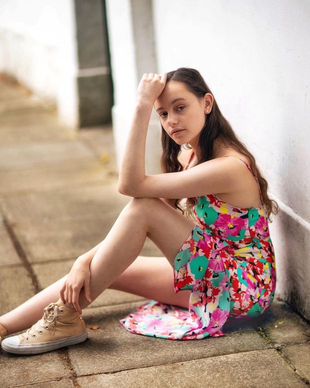 I'd love to fuck her against that wall then just leave her in the street full of cum once I was done with her...