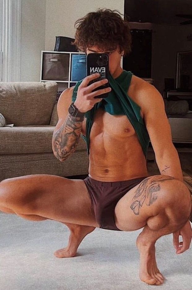 Crotch selfie