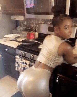 Shaking her sexy rump