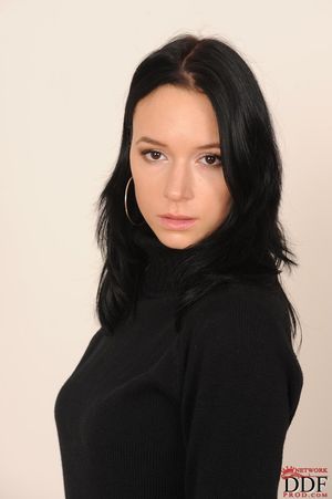 Black-haired beauty Gwen #1
