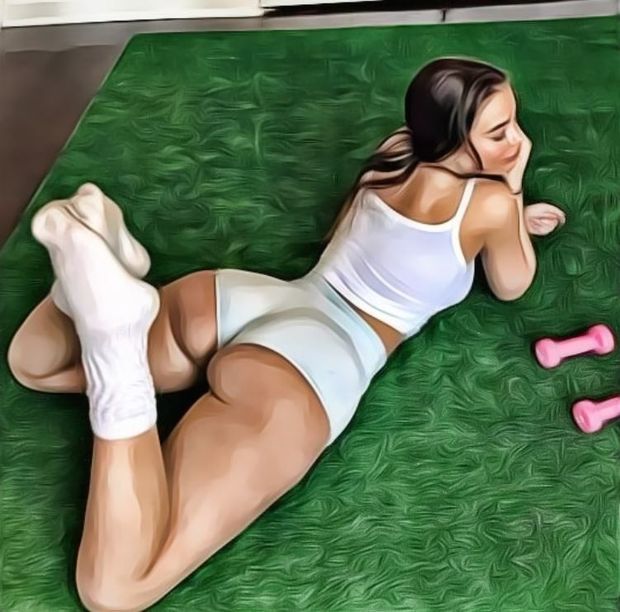 Sis about to get her big booty sweaty and her sweet little asshole salty