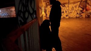 Blowjob in the shadows of the alley