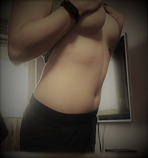 Underboob