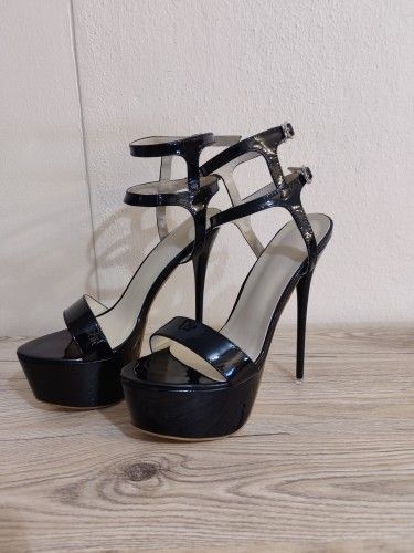 Sexy black high heels platforms