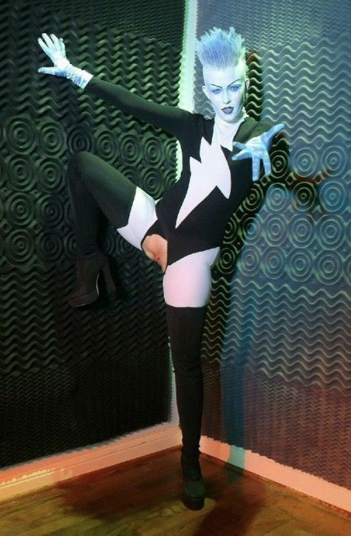 SASHA KNOX as Livewire