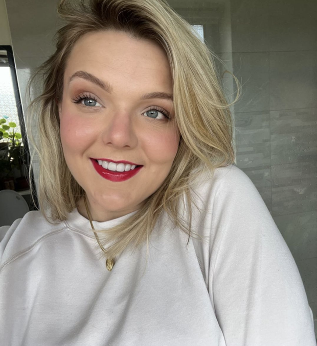 I'd love to glaze those perfect lips with cum...