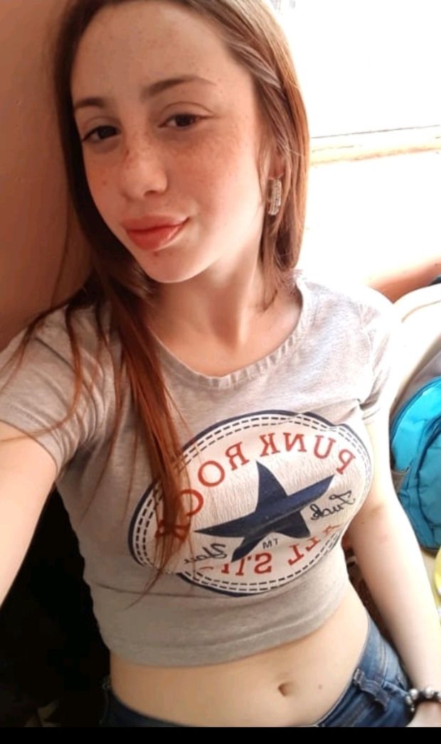 Babe redhead non nude