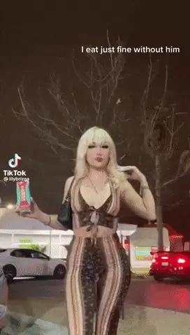 @lilybrizaa jiggly booty blonde
