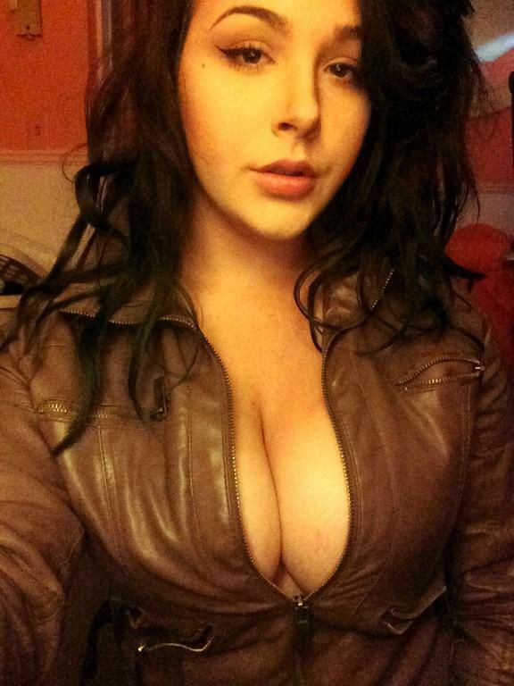 hot brunette u/My_Dear_Watson_