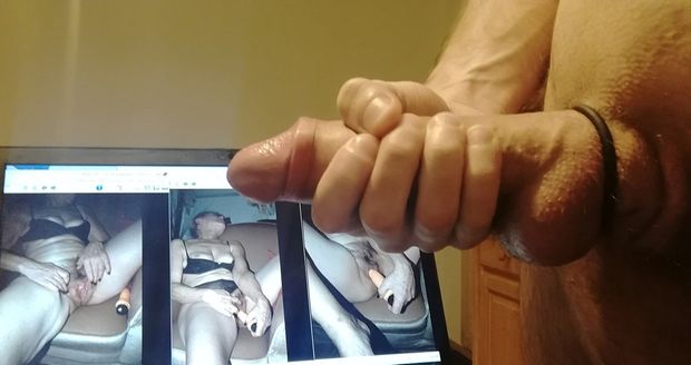 Schwanztribute für die geile Carla